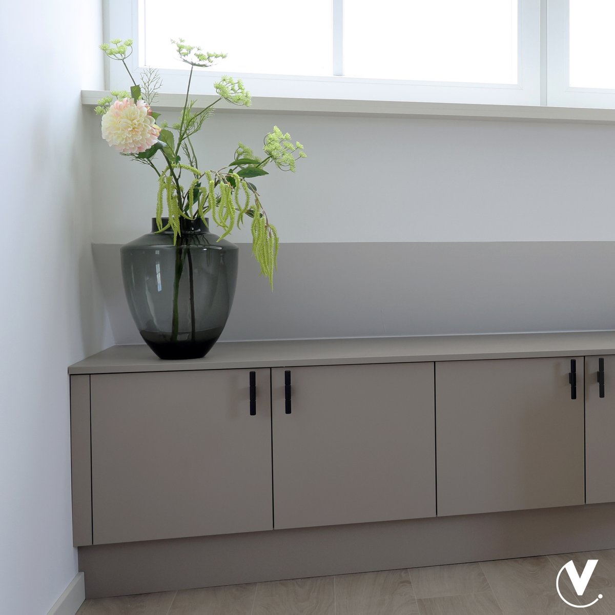 Glasvase grau konisch durchscheinend