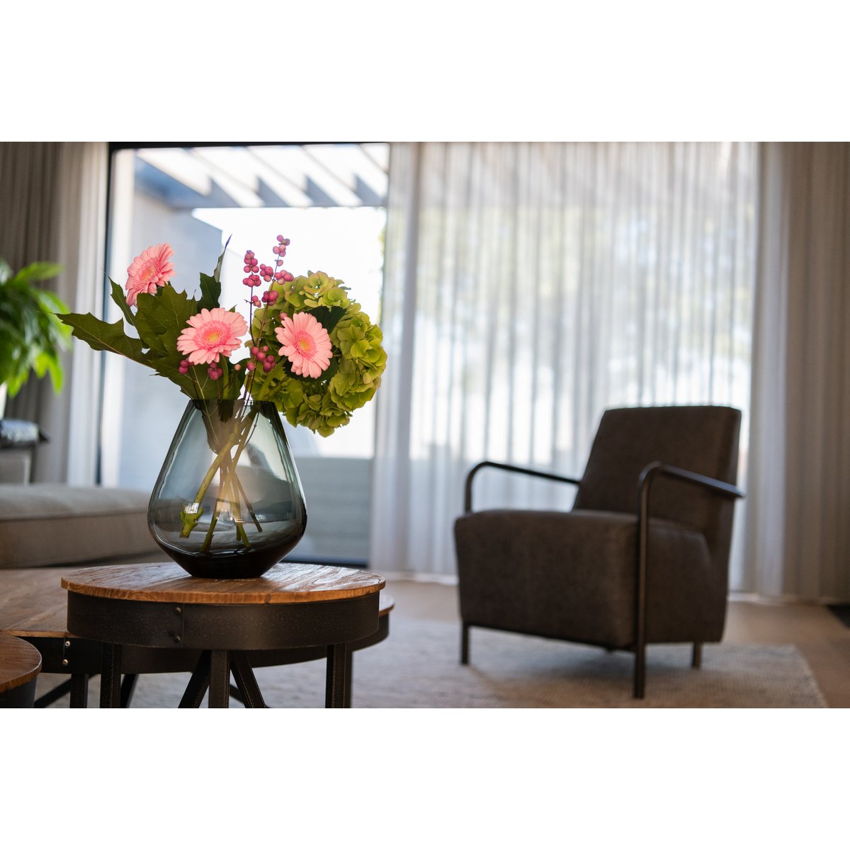 Vase grau 28 cm mundgeblasen durchscheinend